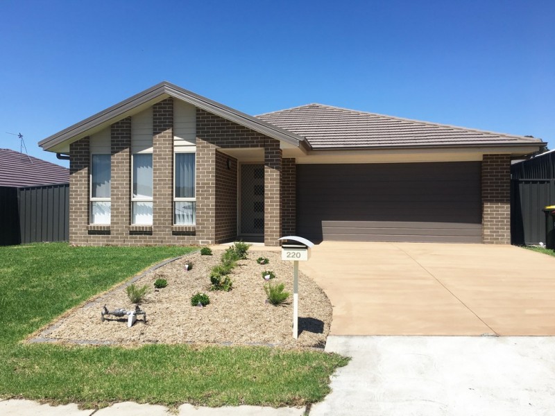 220 Johns Road, Wadalba NSW 2259