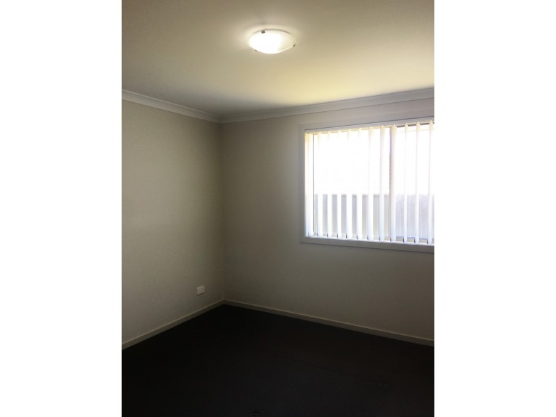 220 Johns Road, Wadalba NSW 2259