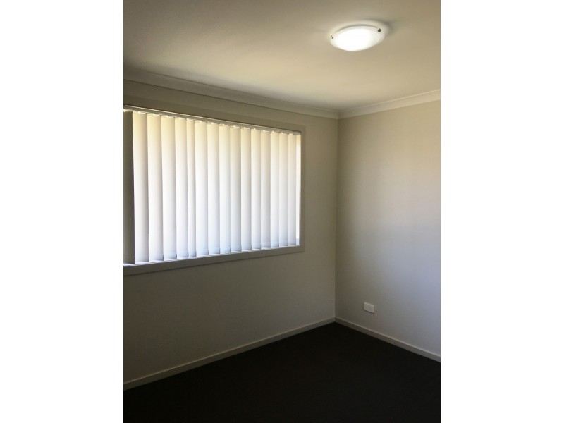 220 Johns Road, Wadalba NSW 2259