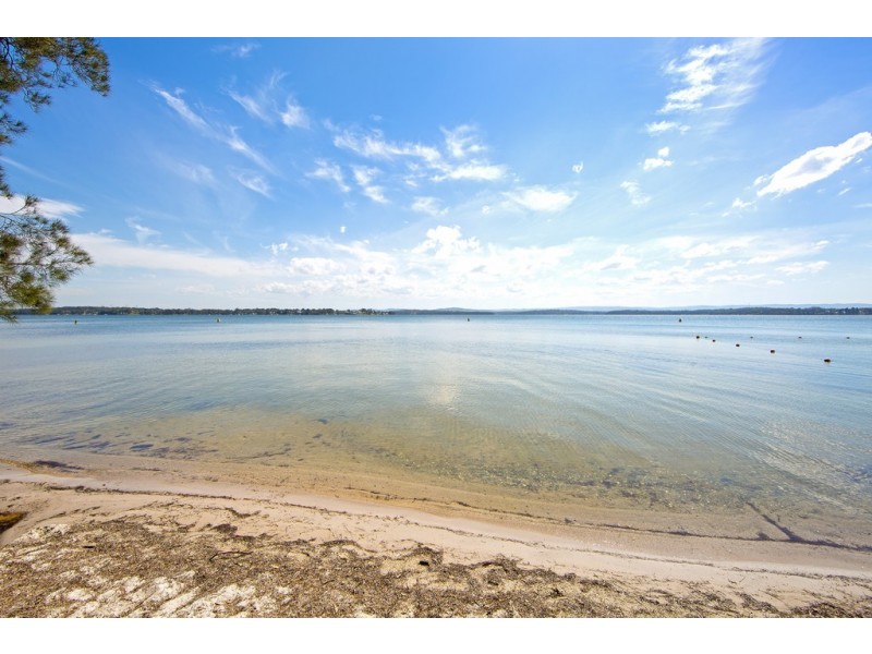 144 Cams Boulevard, Summerland Point NSW 2259