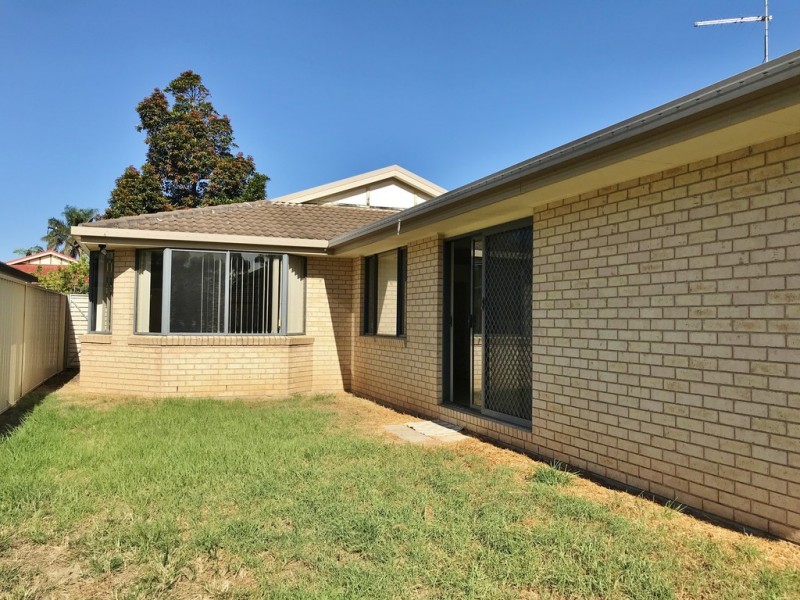 2 Bancroft Close, Blue Haven NSW 2262