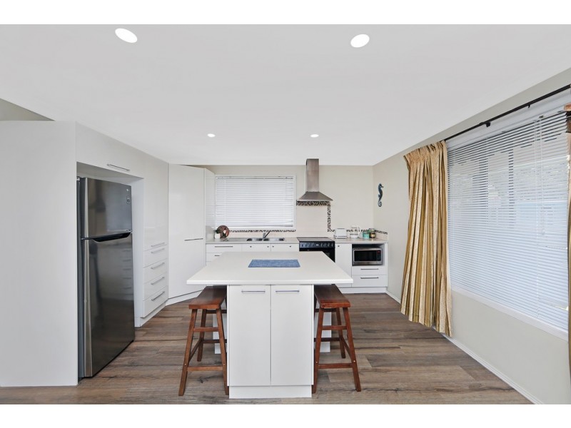 28 Vales Road, Mannering Park NSW 2259