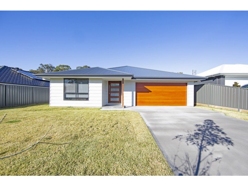 27 Rosemeadow Drive, Gwandalan NSW 2259