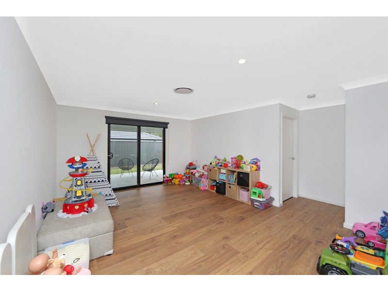 27 Rosemeadow Drive, Gwandalan NSW 2259