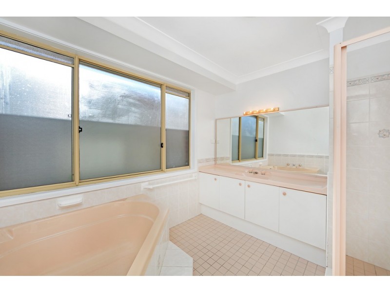 5 Mahni Close, Budgewoi NSW 2262