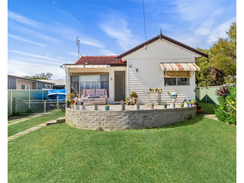 9 Peel Street, Toukley NSW 2263