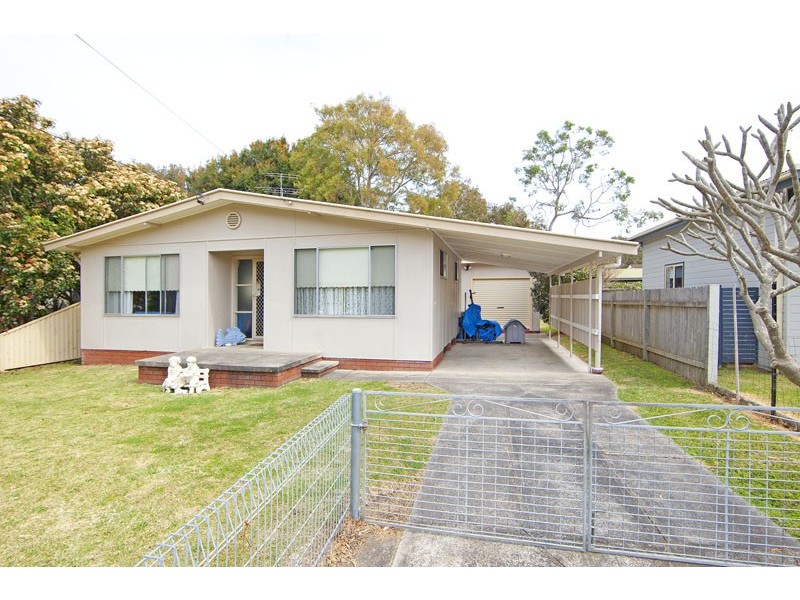 26 Sunrise Avenue, Budgewoi NSW 2262