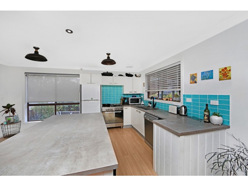 7 Tenth Avenue, Budgewoi NSW 2262