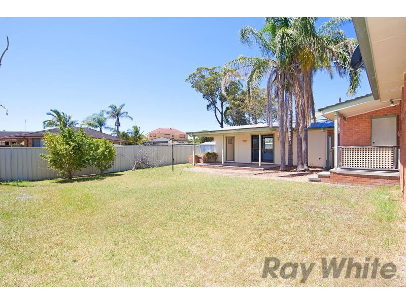 4 Esther Close, Gorokan NSW 2263