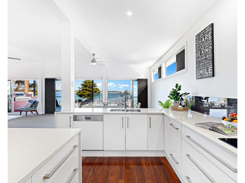 8 Buff Point Avenue, Buff Point NSW 2262