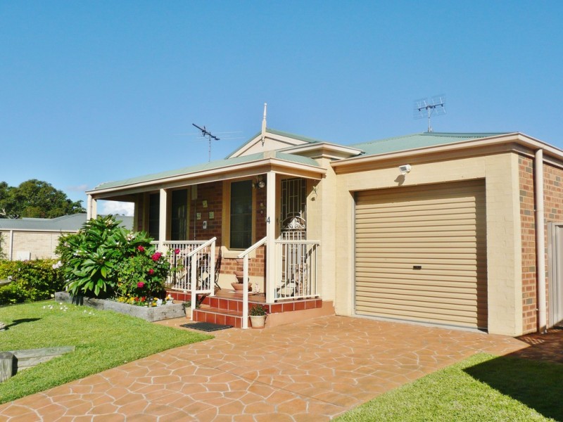 4 Lawver Crescent, Lake Munmorah NSW 2259