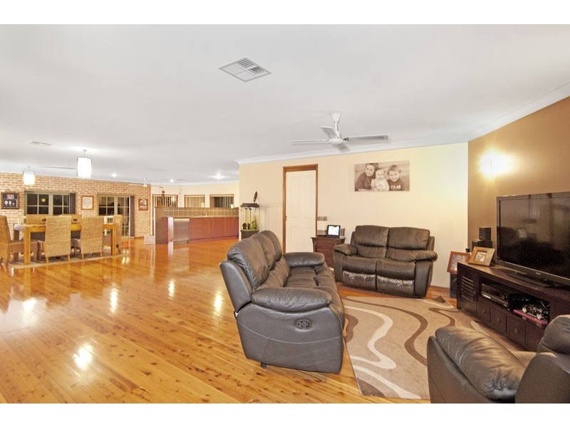 59 Elizabeth Bay Drive, Lake Munmorah NSW 2259