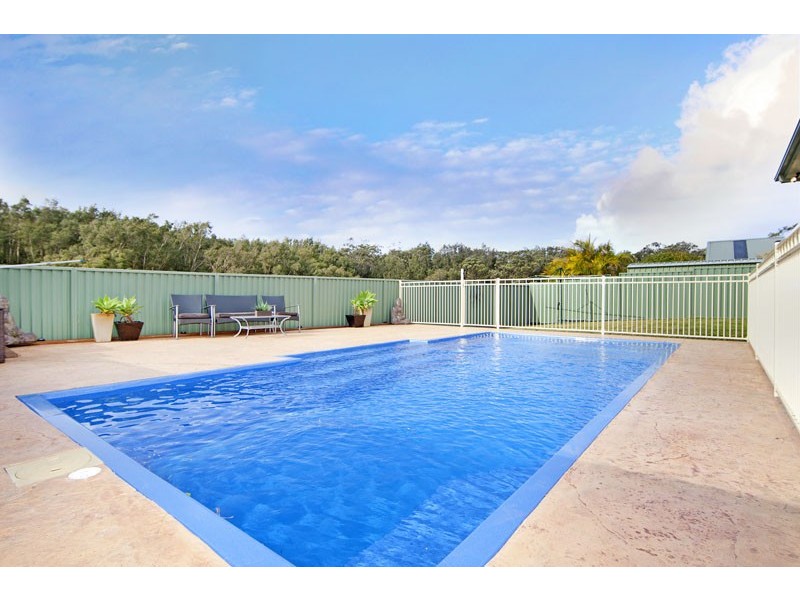 59 Elizabeth Bay Drive, Lake Munmorah NSW 2259