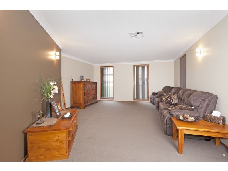 59 Elizabeth Bay Drive, Lake Munmorah NSW 2259