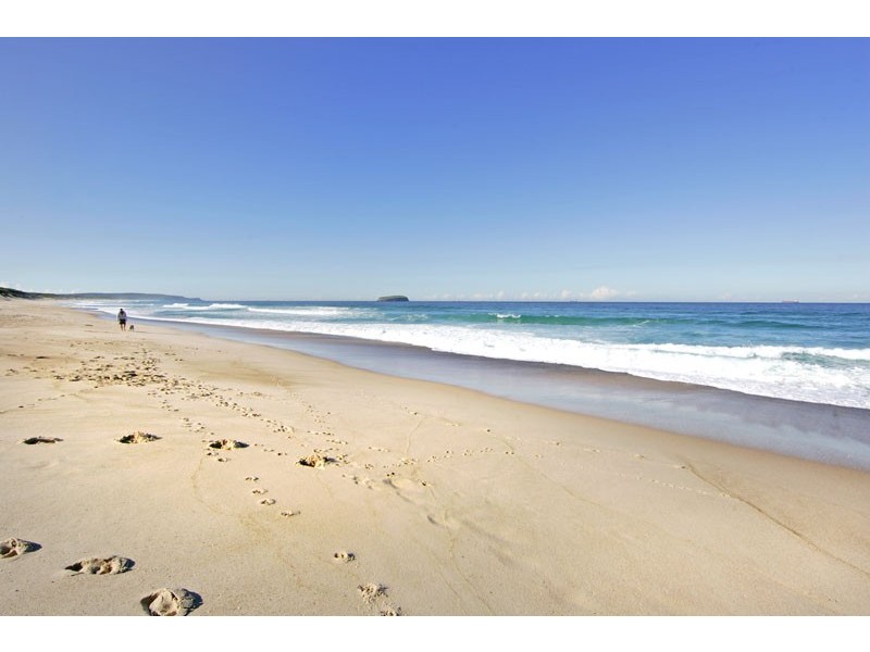 2/2-4 Lake Street, Budgewoi NSW 2262