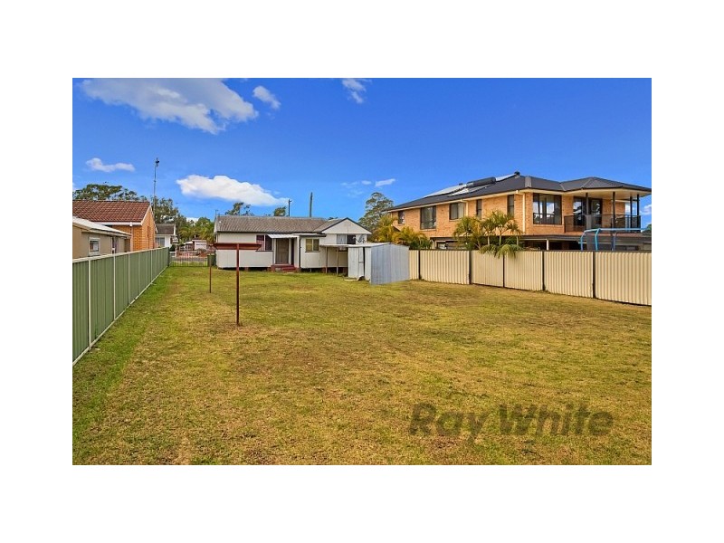 8 Athol Street, Toukley NSW 2263