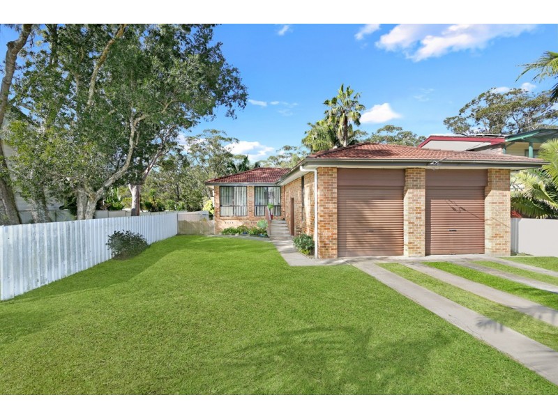 11 Penguin Road, Blue Haven NSW 2262