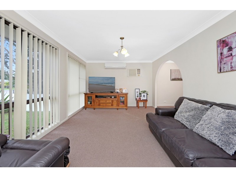 11 Penguin Road, Blue Haven NSW 2262