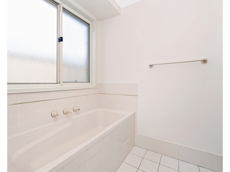 31 St Lawrence Avenue, Blue Haven NSW 2262