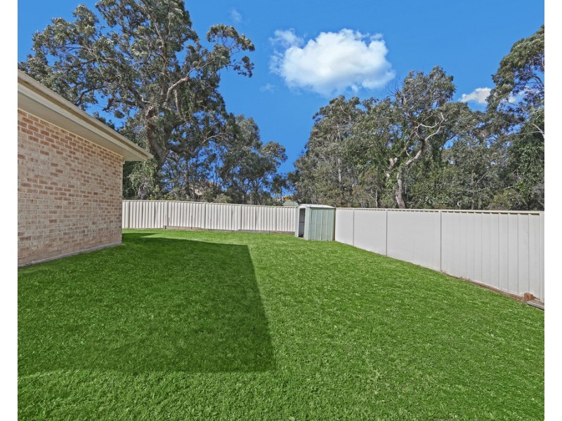 31 St Lawrence Avenue, Blue Haven NSW 2262
