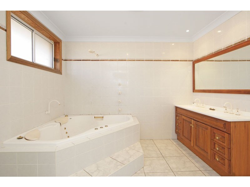 110 Westbrook Parade, Gorokan NSW 2263