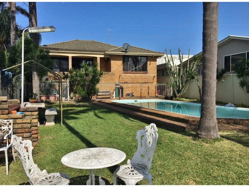 8 Cross Street, Toukley NSW 2263