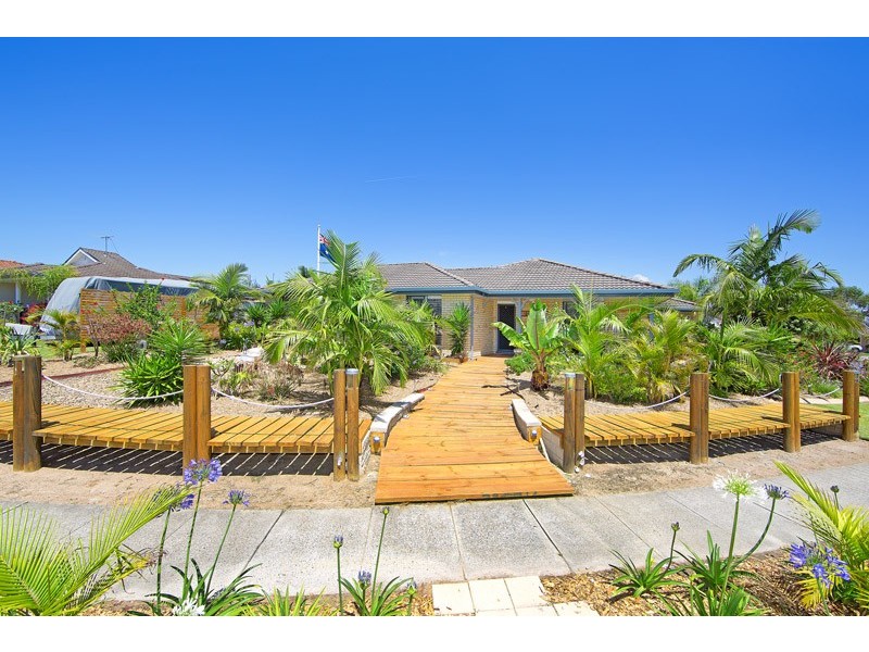 16 De Havilland Cct, Hamlyn Terrace NSW 2259