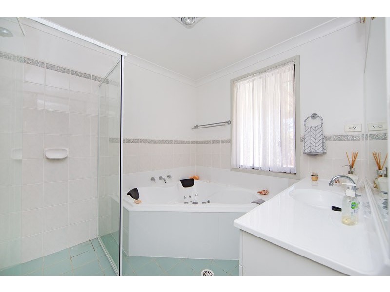 16 De Havilland Cct, Hamlyn Terrace NSW 2259