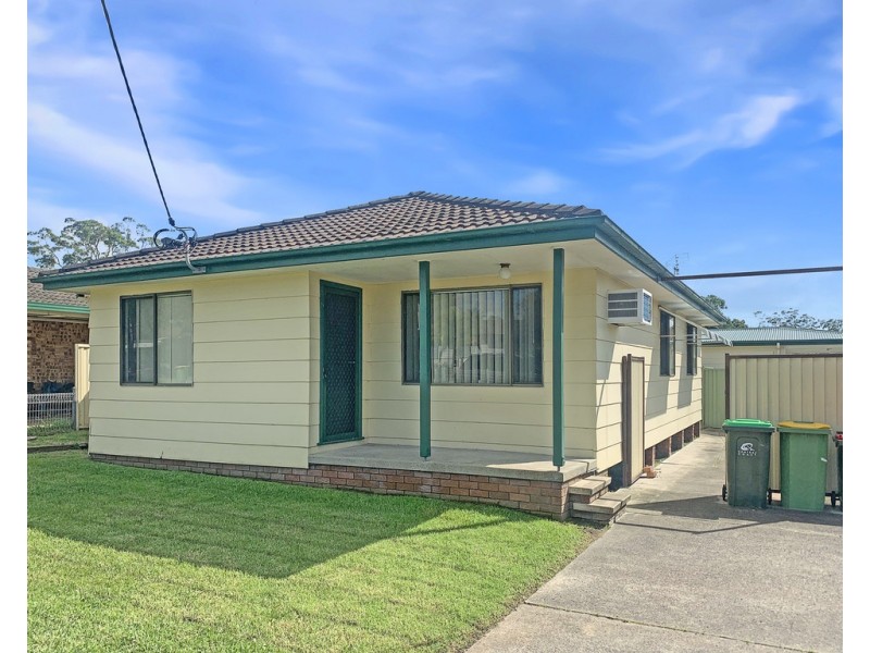 31 Charmhaven Ave, Charmhaven NSW 2263