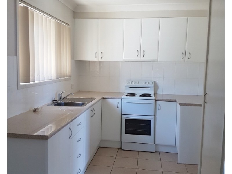 31 Charmhaven Ave, Charmhaven NSW 2263