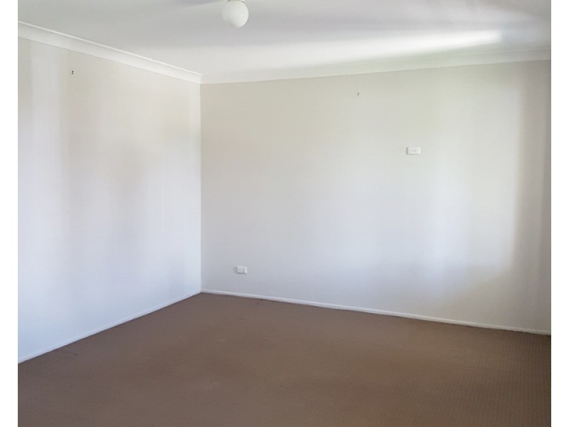 31 Charmhaven Ave, Charmhaven NSW 2263