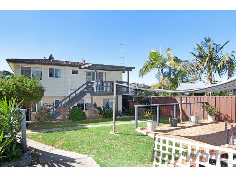 42 Middlesex Avenue, Gorokan NSW 2263