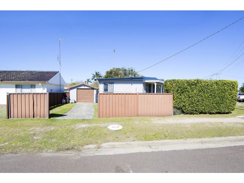 2 Hammond Road, Toukley NSW 2263
