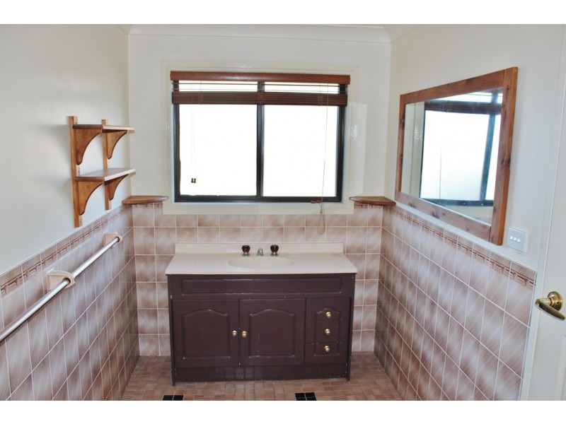 135 Manoa Road, Budgewoi NSW 2262