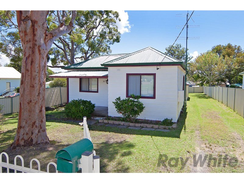 35 Manuka Parade, Gorokan NSW 2263