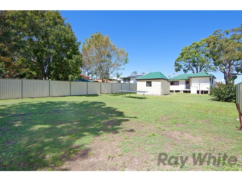 35 Manuka Parade, Gorokan NSW 2263