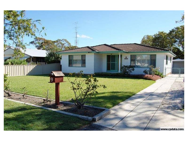 9 Avonlea Avenue, Gorokan NSW 2263