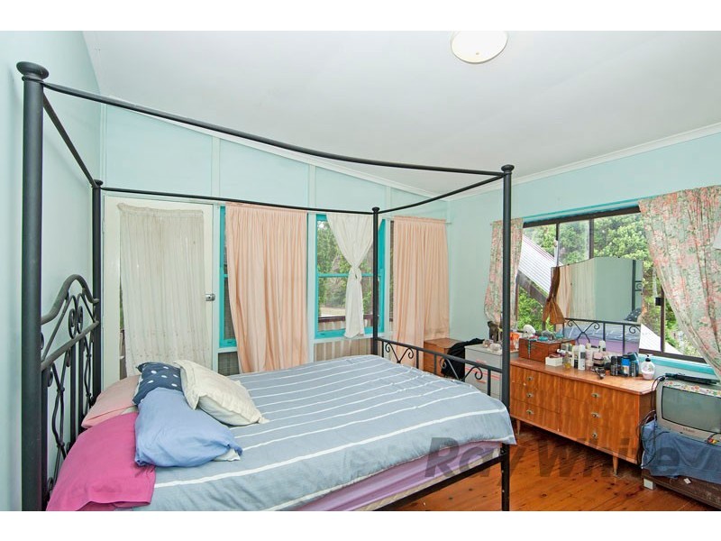 15 Naroo Avenue, Summerland Point NSW 2259