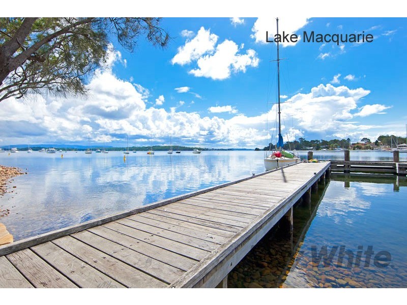 15 Naroo Avenue, Summerland Point NSW 2259