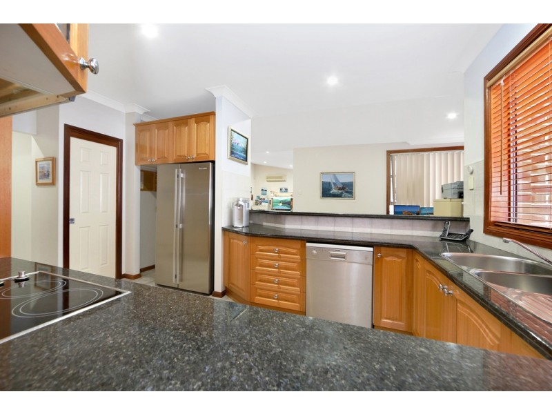 170 Elizabeth Bay Drive, Lake Munmorah NSW 2259