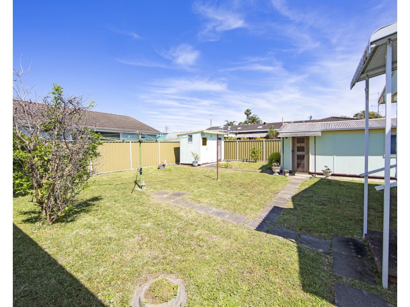 22 Koorana Avenue, Gorokan NSW 2263