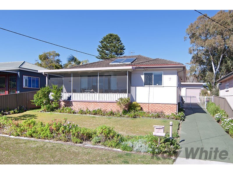 7 First Avenue, Toukley NSW 2263