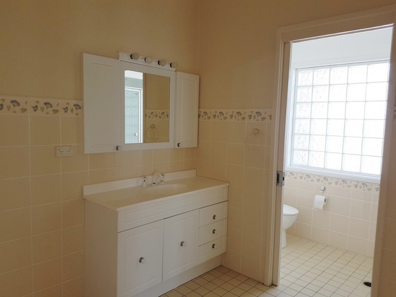 5 The Cut, Mannering Park NSW 2259