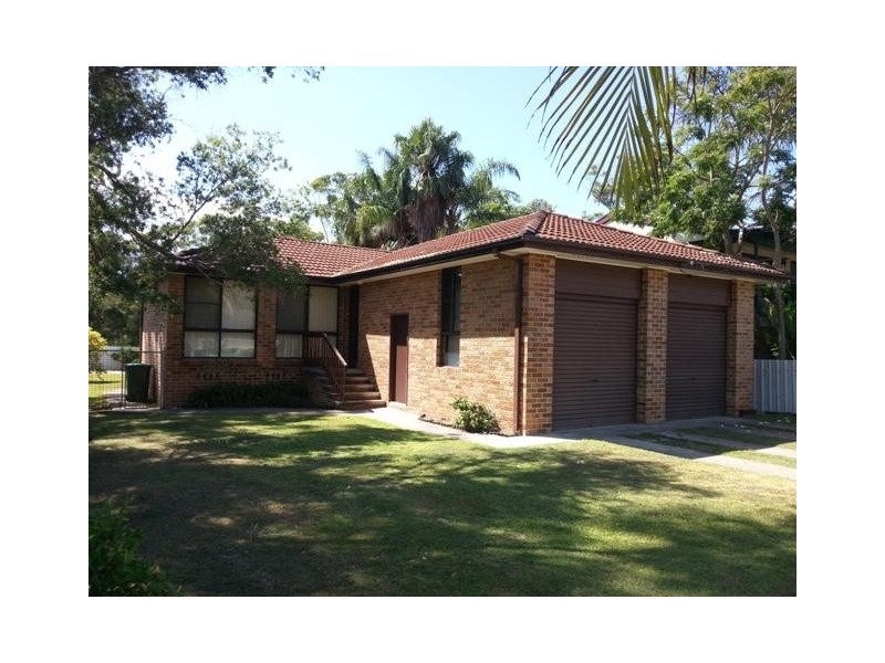 11 Penguin Road, Blue Haven NSW 2262