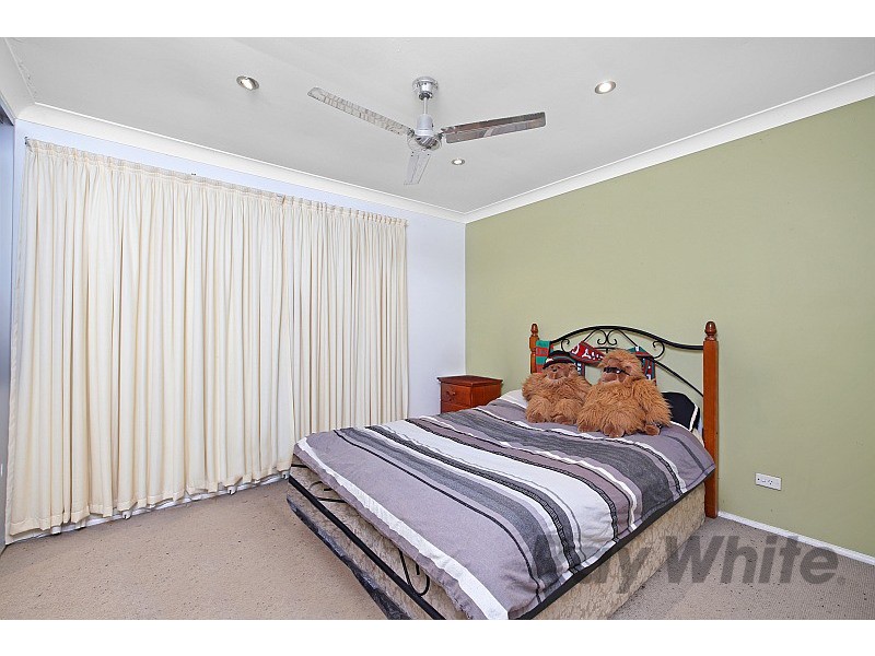 52 Warrina Avenue, Summerland Point NSW 2259