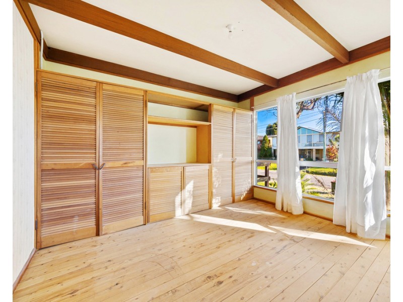 15 Ruby Street, Gorokan NSW 2263