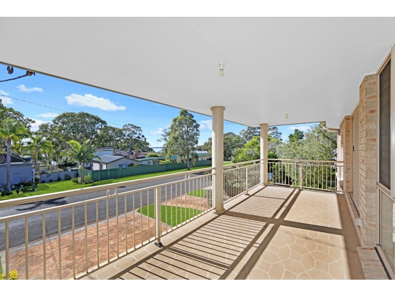 6 Ocean View Road, Gorokan NSW 2263