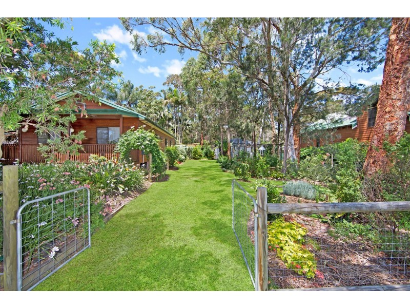 33 Trevally Avenue, Chain Valley Bay NSW 2259