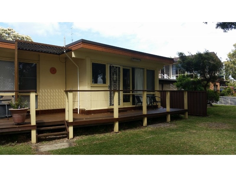 2/85 Natuna Avenue, Budgewoi NSW 2262