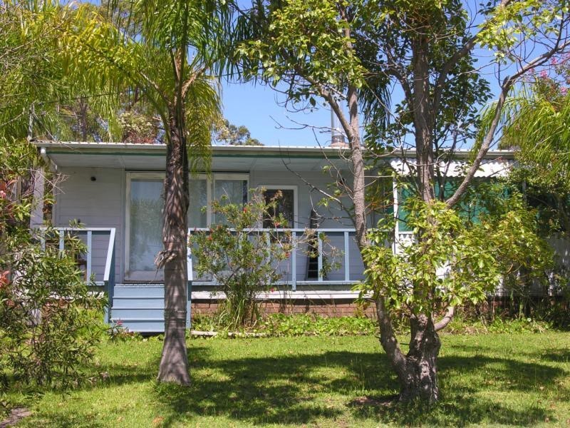 9 Anembo Ave, Summerland Point NSW 2259
